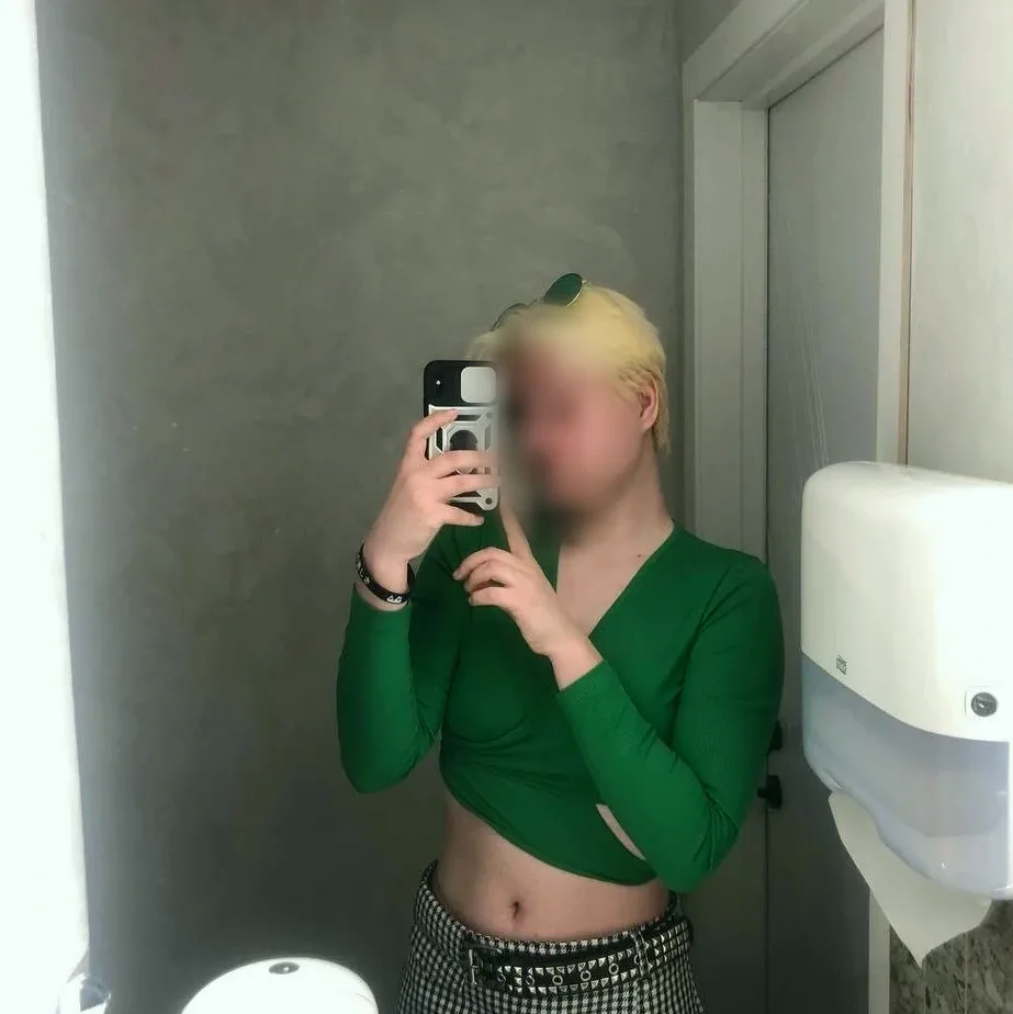 Rebecca, 20